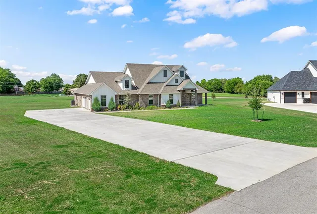Photo 3 — 3452 Woodland Springs Drive, Norman, OK 73072