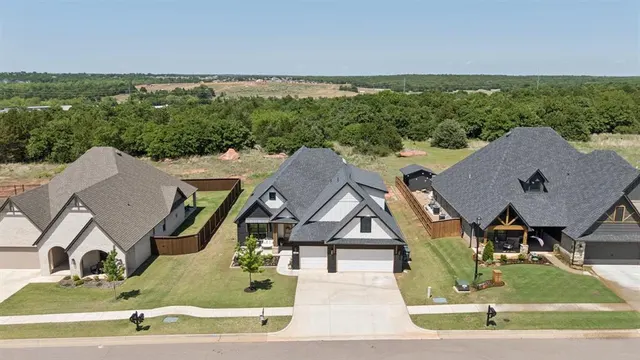 Photo 2 — 8825 Beechgrove Drive, Arcadia, OK 73007