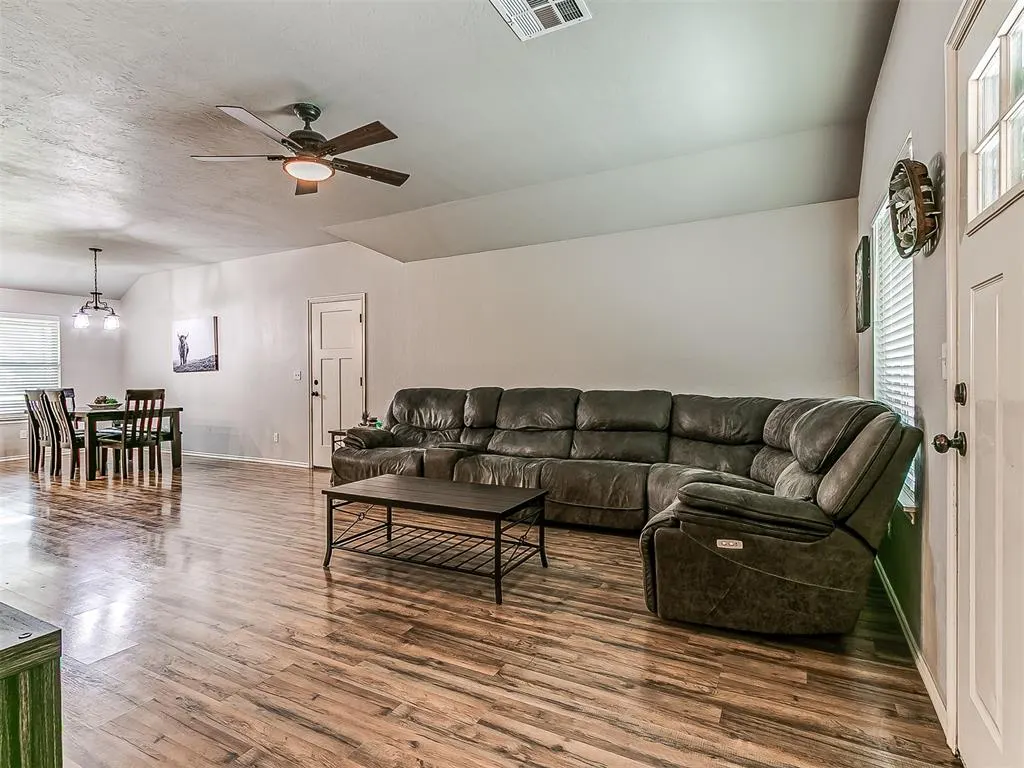 Photo 5 — 2082 County Street 2970, Blanchard, OK 73010