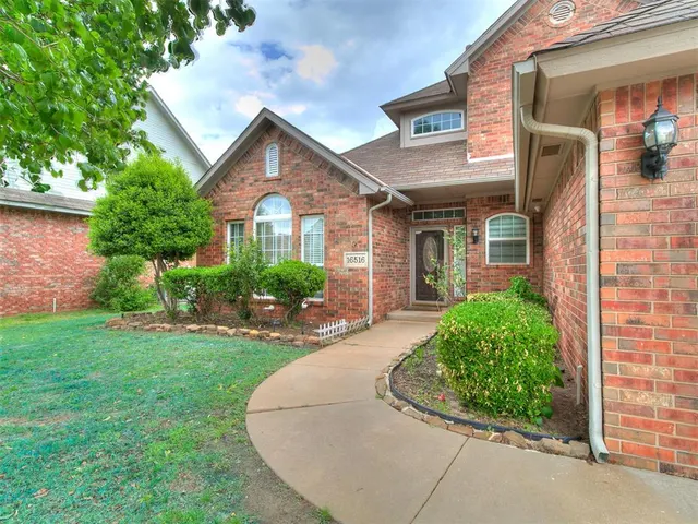 Photo 2 — 16516 Covington Manor, Edmond, OK 73012