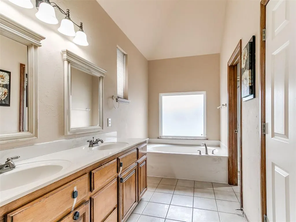 Photo 25 — 16516 Covington Manor, Edmond, OK 73012