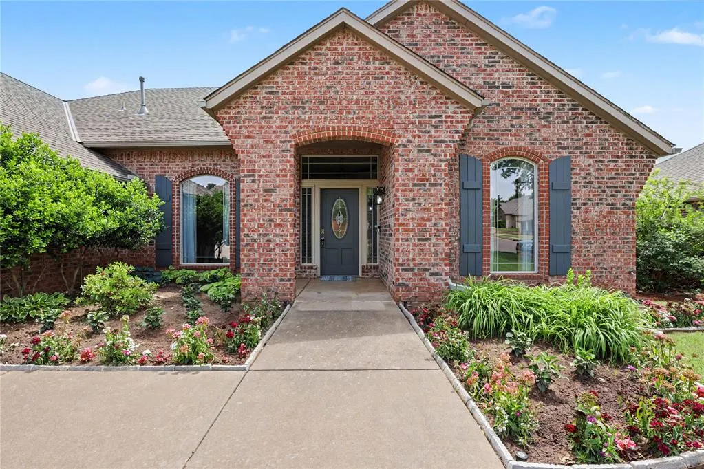 Photo 2 — 2304 Hanover Lane, Edmond, OK 73034