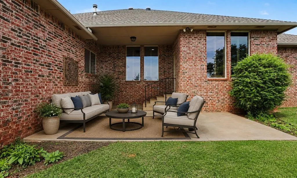 Photo 11 — 2304 Hanover Lane, Edmond, OK 73034