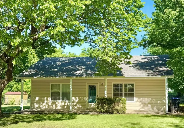 Front exterior — 818 N Cleason Avenue, Davenport, OK 74026