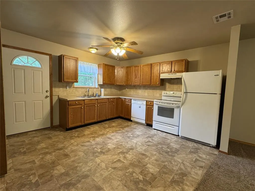 Photo 6 — 818 N Cleason Avenue, Davenport, OK 74026
