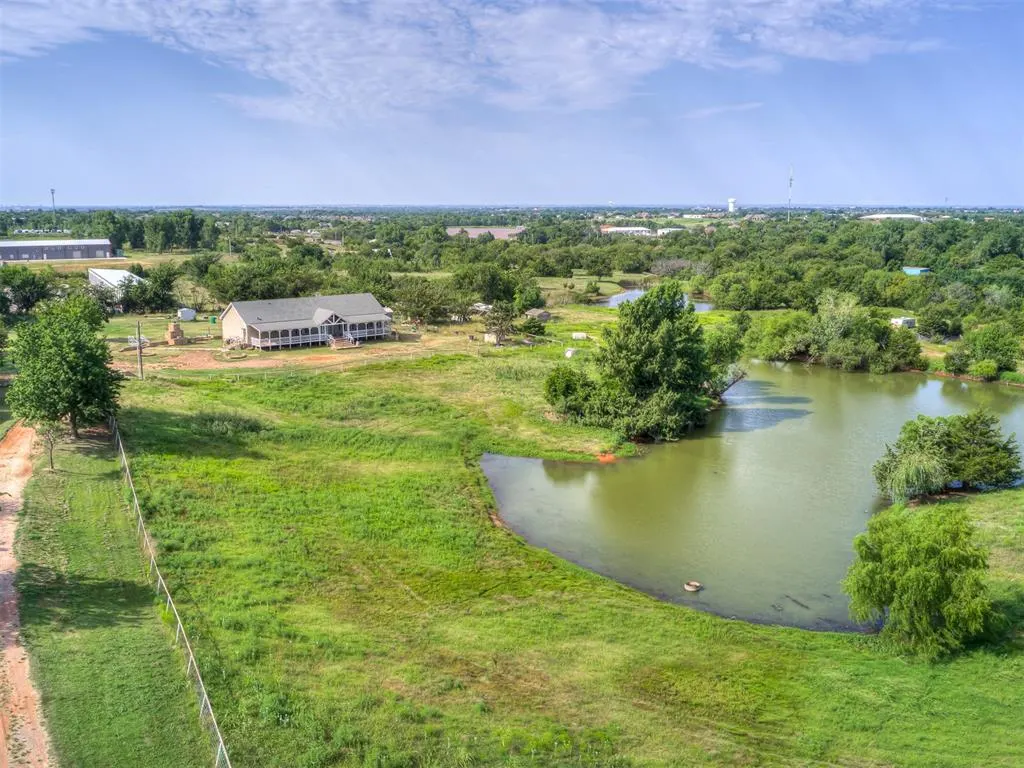 Photo 4 — 4124 E Horseshoe Lane, Moore, OK 73160