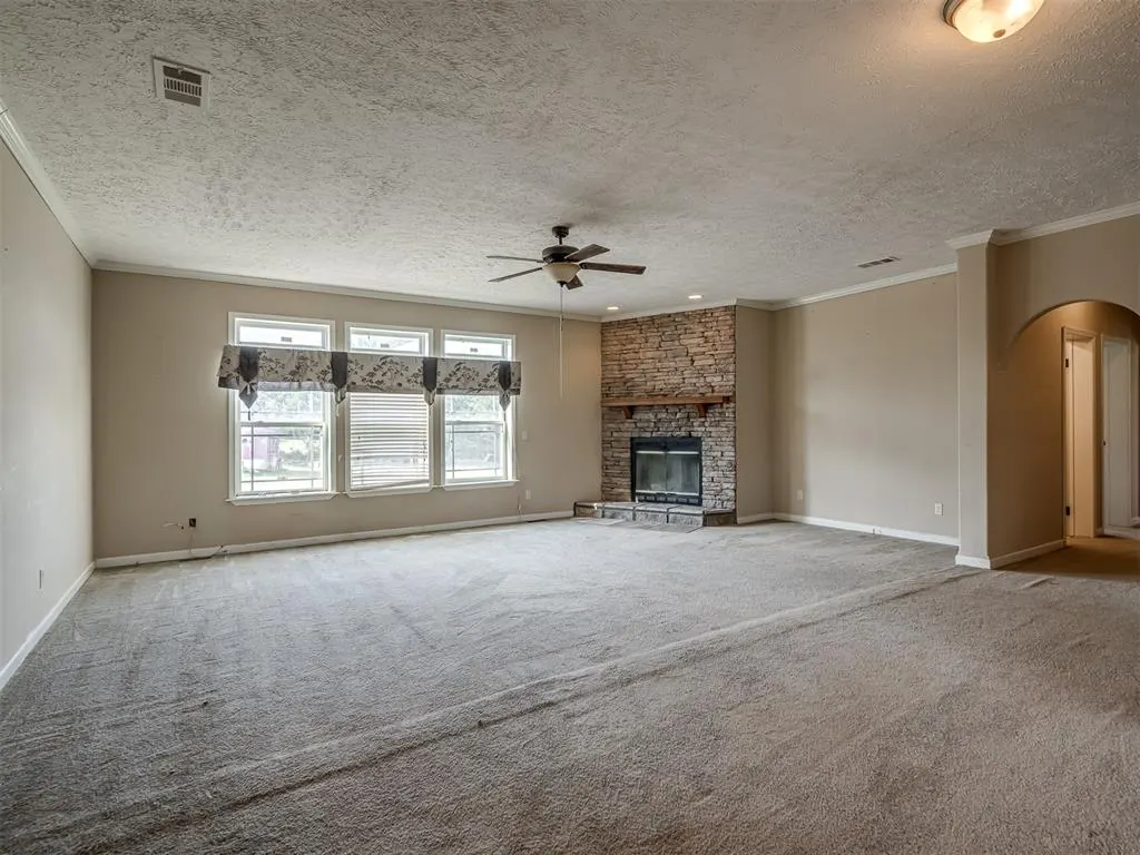 Photo 9 — 4124 E Horseshoe Lane, Moore, OK 73160
