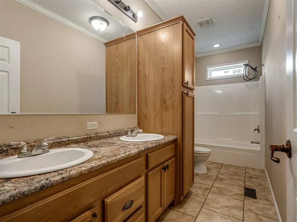 Photo 19 — 4124 E Horseshoe Lane, Moore, OK 73160