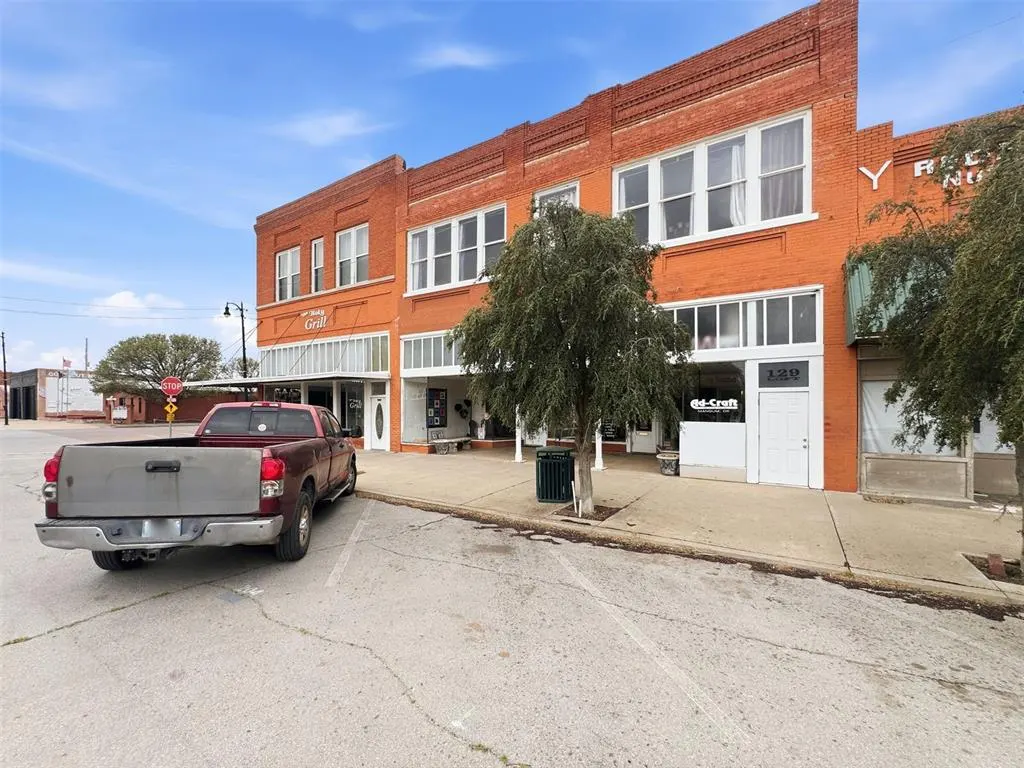 Photo 3 — 129 S Oklahoma Avenue, Mangum, OK 73554