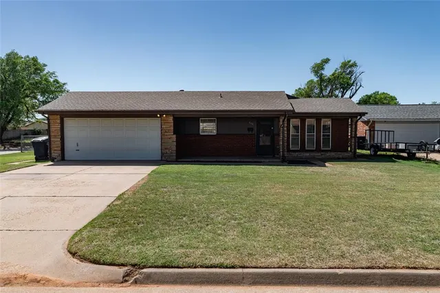 Front exterior — 946 Freeland Drive, Enid, OK 73701