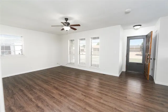 Photo 4 — 946 Freeland Drive, Enid, OK 73701