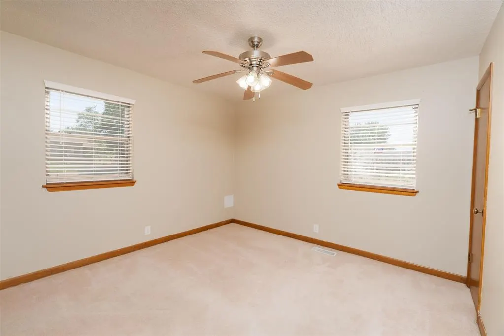 Photo 9 — 946 Freeland Drive, Enid, OK 73701
