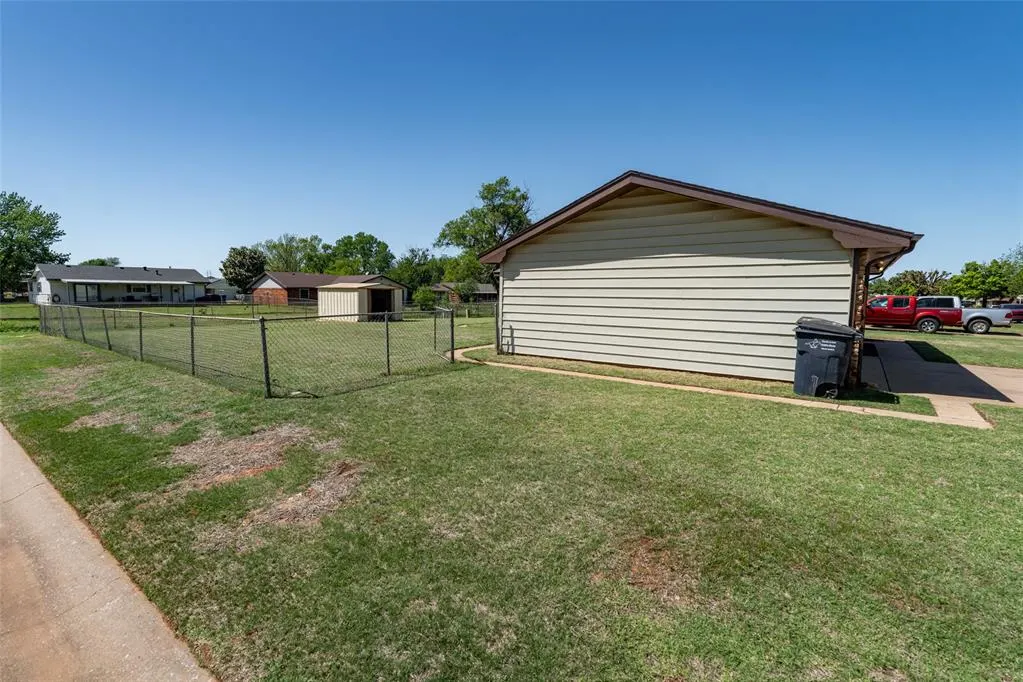 Photo 15 — 946 Freeland Drive, Enid, OK 73701
