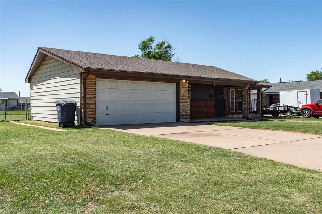 Photo 18 — 946 Freeland Drive, Enid, OK 73701