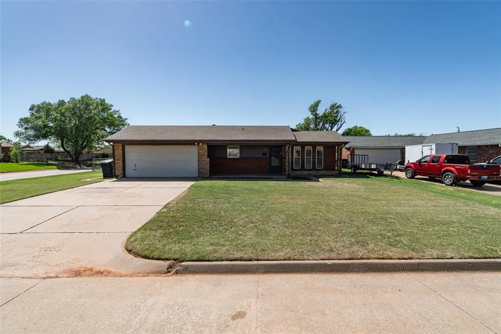 Photo 19 — 946 Freeland Drive, Enid, OK 73701