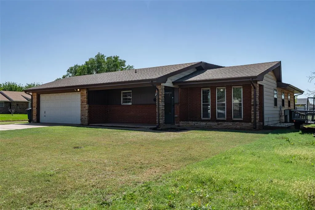 Photo 20 — 946 Freeland Drive, Enid, OK 73701