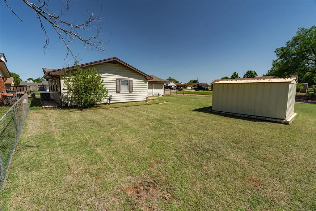 Photo 22 — 946 Freeland Drive, Enid, OK 73701
