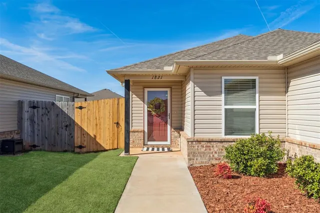 Photo 2 — 1821 Hannah Lane, Oklahoma City, OK 73127