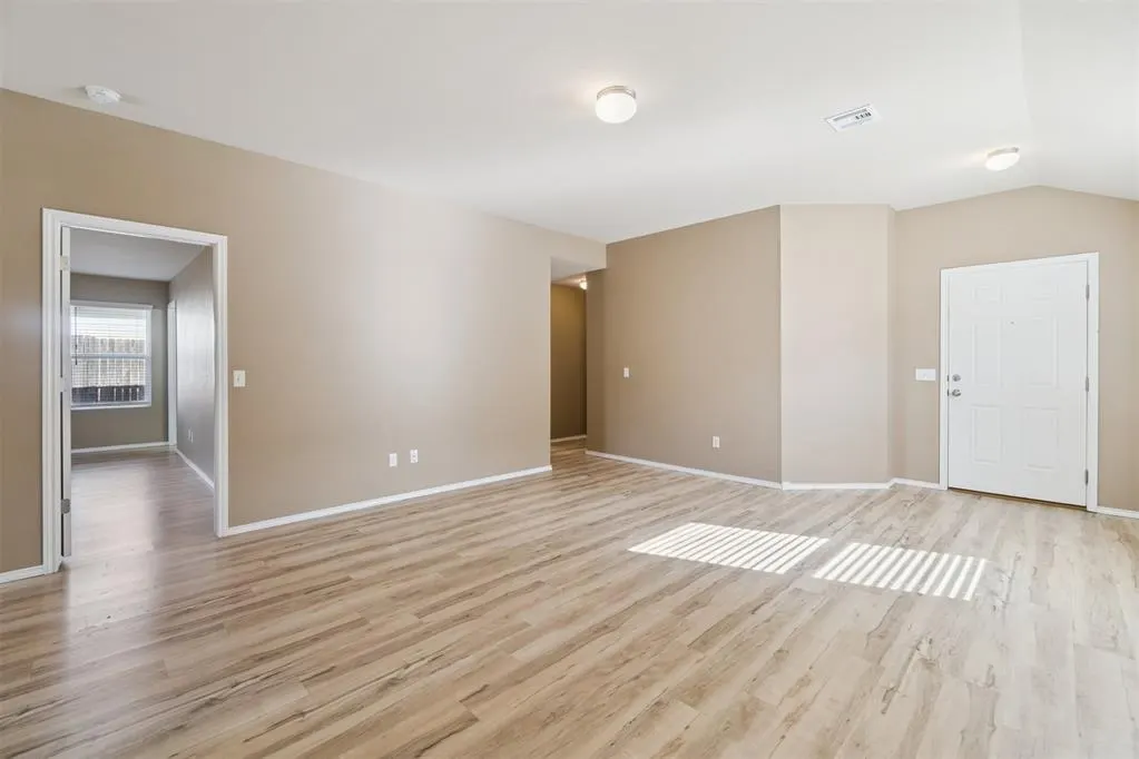 Photo 9 — 1821 Hannah Lane, Oklahoma City, OK 73127