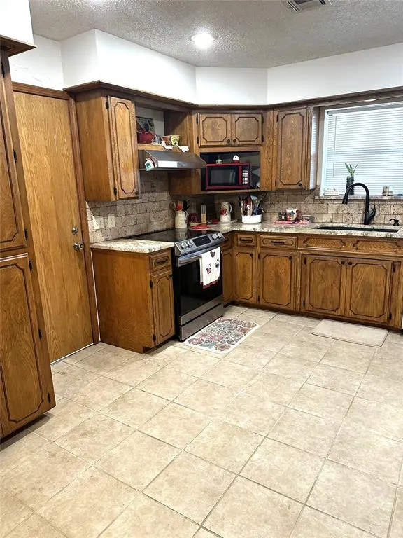 Photo 3 — 221 Sooner Road, Holdenville, OK 74848