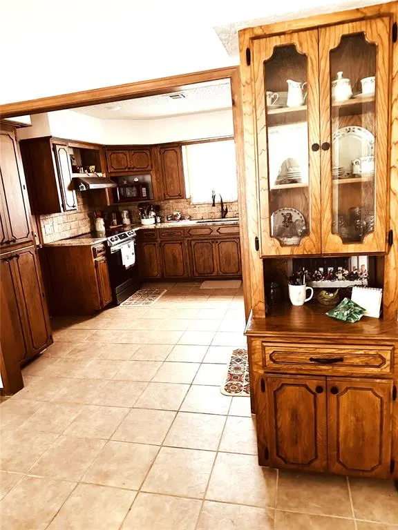 Photo 9 — 221 Sooner Road, Holdenville, OK 74848