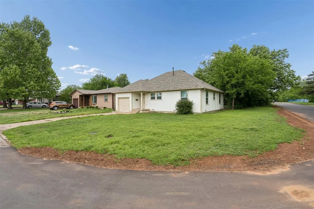Front exterior — 901 Hoyt Avenue, Oklahoma City, OK 73114