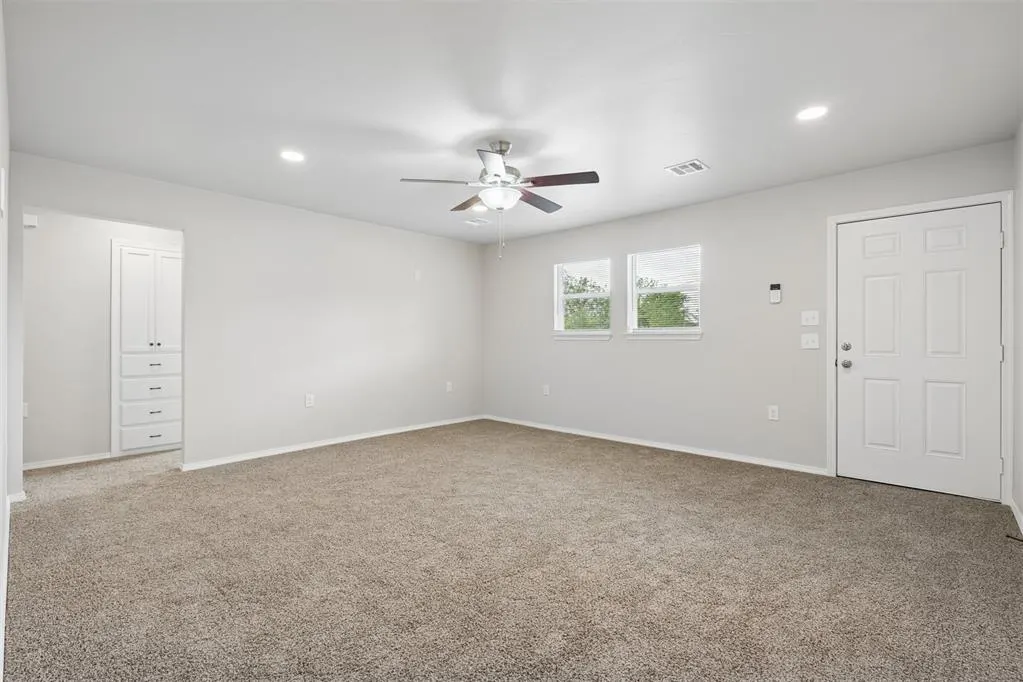 Photo 3 — 901 Hoyt Avenue, Oklahoma City, OK 73114