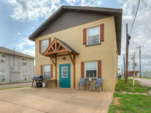 Photo 2 — 110 NW 3rd Street, Blanchard, OK 73010