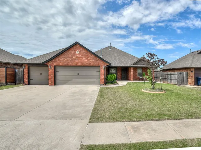Photo 3 — 805 Bobcat Trail, Yukon, OK 73099