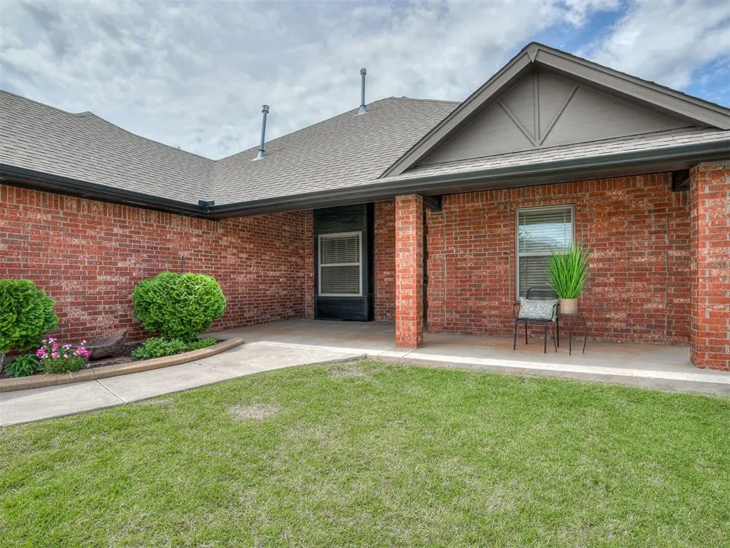 Photo 4 — 805 Bobcat Trail, Yukon, OK 73099