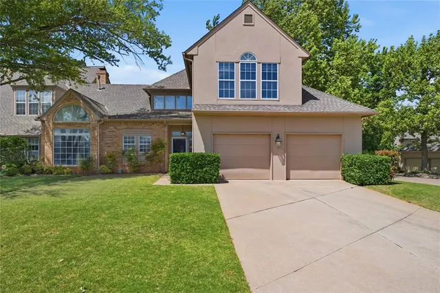 Photo 2 — 5515 Fairway Drive, Edmond, OK 73025