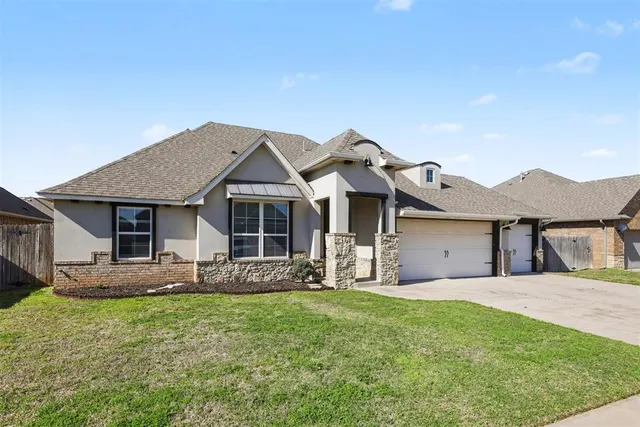 Photo 2 — 11205 SW 41st Terrace, Mustang, OK 73064