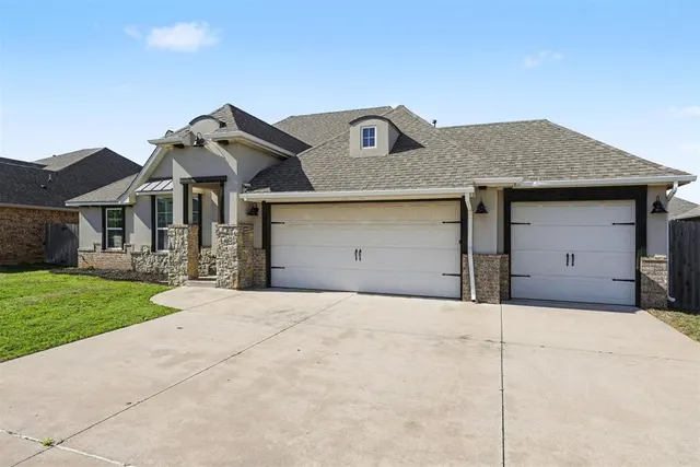 Photo 3 — 11205 SW 41st Terrace, Mustang, OK 73064