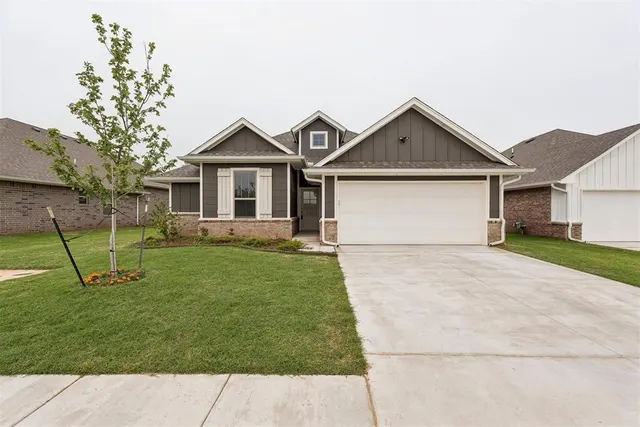 Photo 3 — 16129 Villa Valeria Way, Edmond, OK 73013