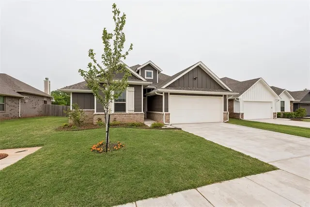 Photo 4 — 16129 Villa Valeria Way, Edmond, OK 73013