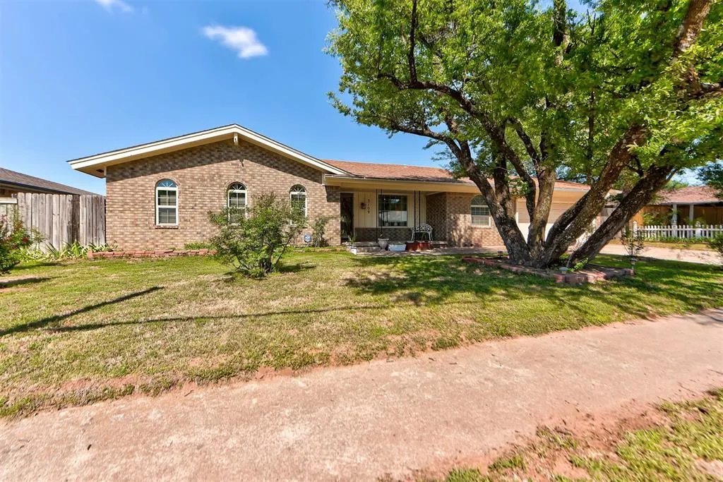 Photo 2 — 3109 N Alexander Lane, Bethany, OK 73008