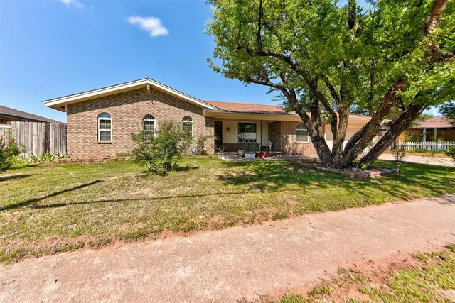 Photo 2 — 3109 N Alexander Lane, Bethany, OK 73008