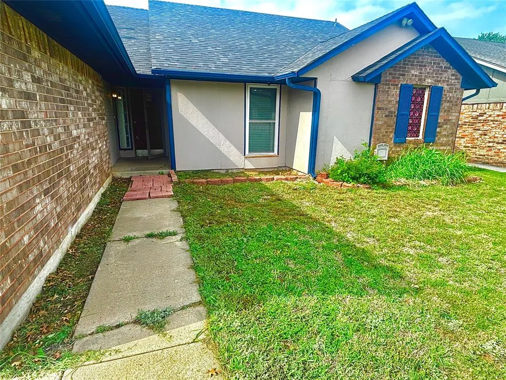 Photo 2 — 8113 NW 113th Street, Oklahoma City, OK 73162