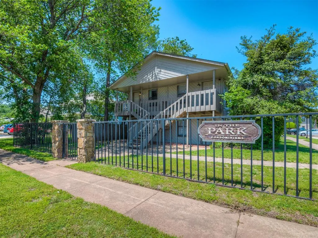 Front exterior — 131 W Acres Street B, Norman, OK 73069