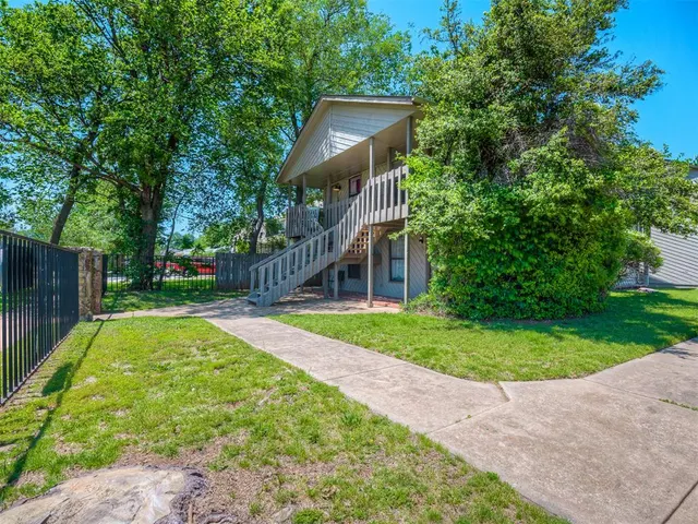 Photo 2 — 131 W Acres Street B, Norman, OK 73069