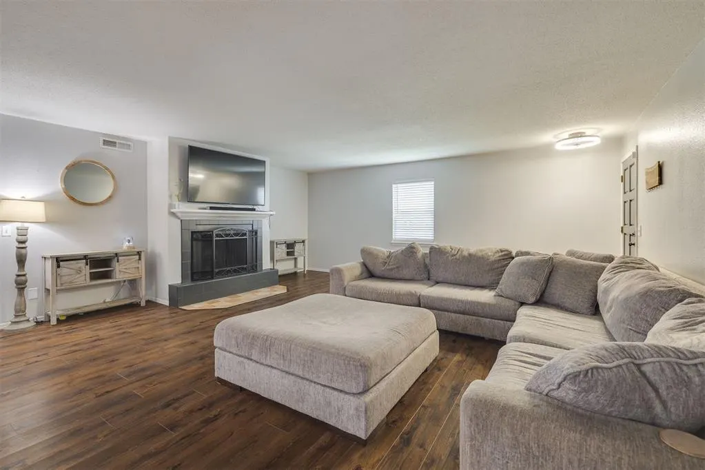 Photo 2 — 11325 N May Avenue D, Edmond, OK 73120