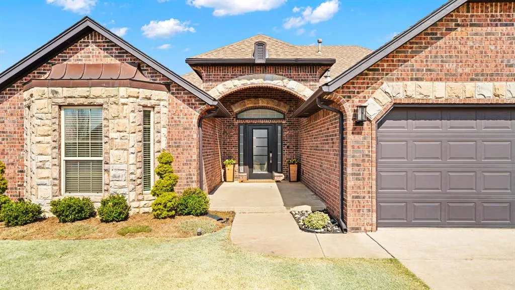 Photo 2 — 1507 NW 13th Place, Moore, OK 73170