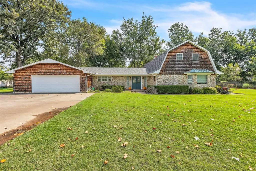 Photo 2 — 10800 S Brook Drive, Oklahoma City, OK 73165