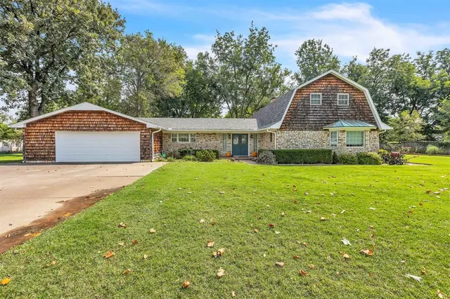Photo 2 — 10800 S Brook Drive, Oklahoma City, OK 73165