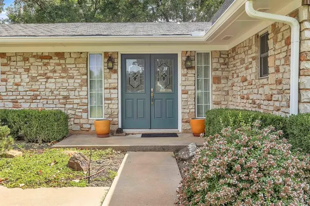 Photo 3 — 10800 S Brook Drive, Oklahoma City, OK 73165