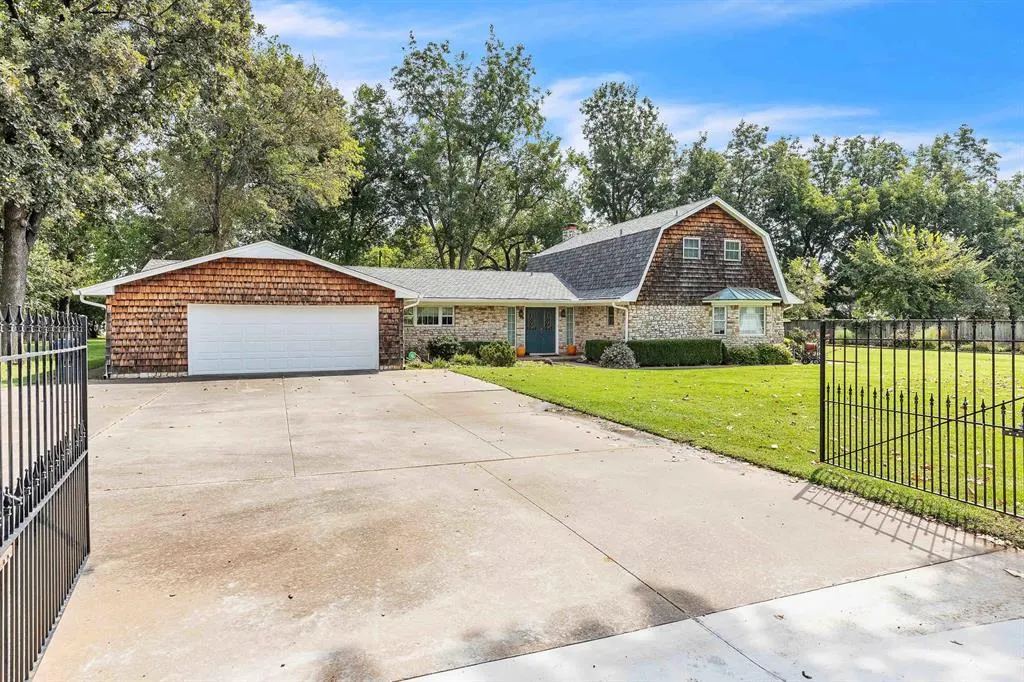 Photo 14 — 10800 S Brook Drive, Oklahoma City, OK 73165