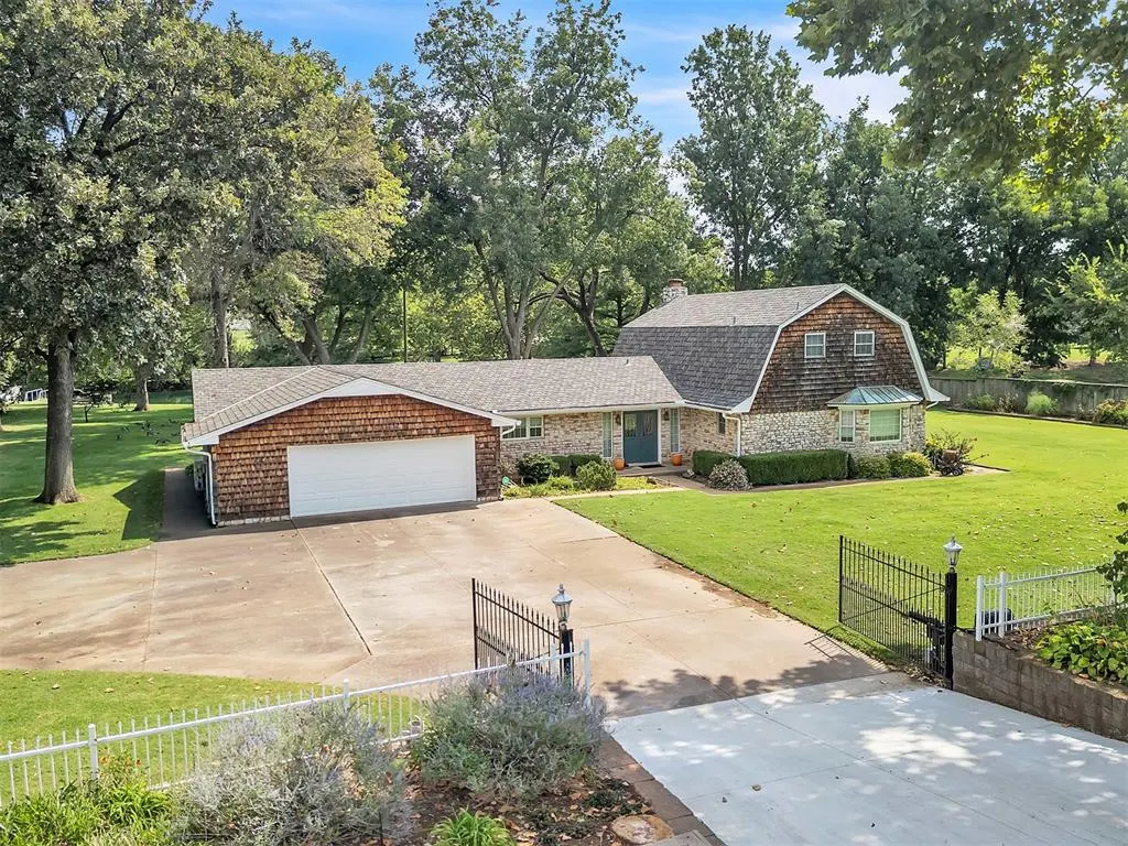 Photo 15 — 10800 S Brook Drive, Oklahoma City, OK 73165