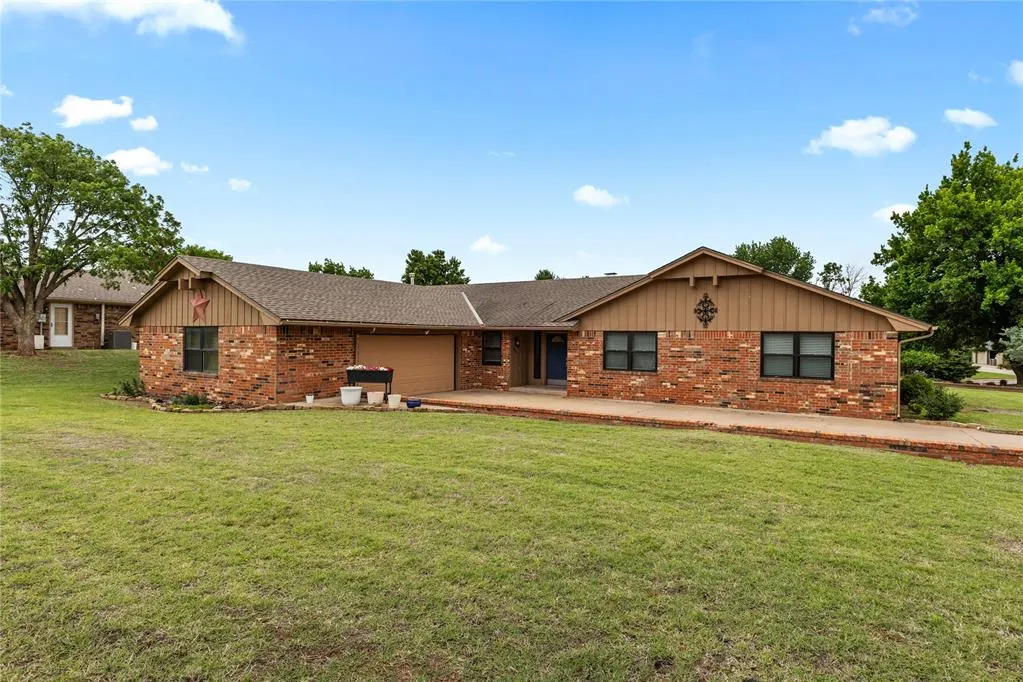 Front exterior — 1440 Timber Creek, Weatherford, OK 73096