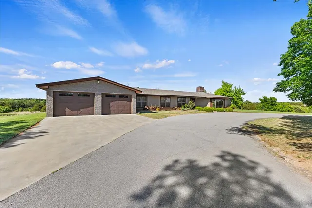 Photo 4 — 24331 E 1030 Road, Weatherford, OK 73096
