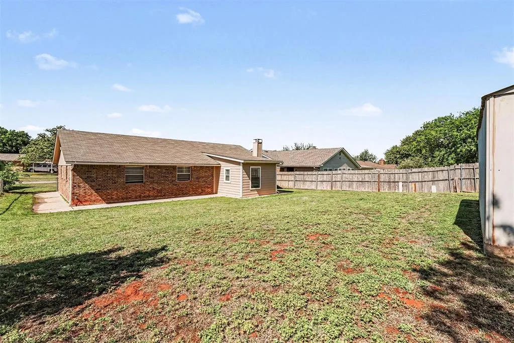 Photo 15 — 3821 W Oakcliff Drive, Oklahoma City, OK 73135